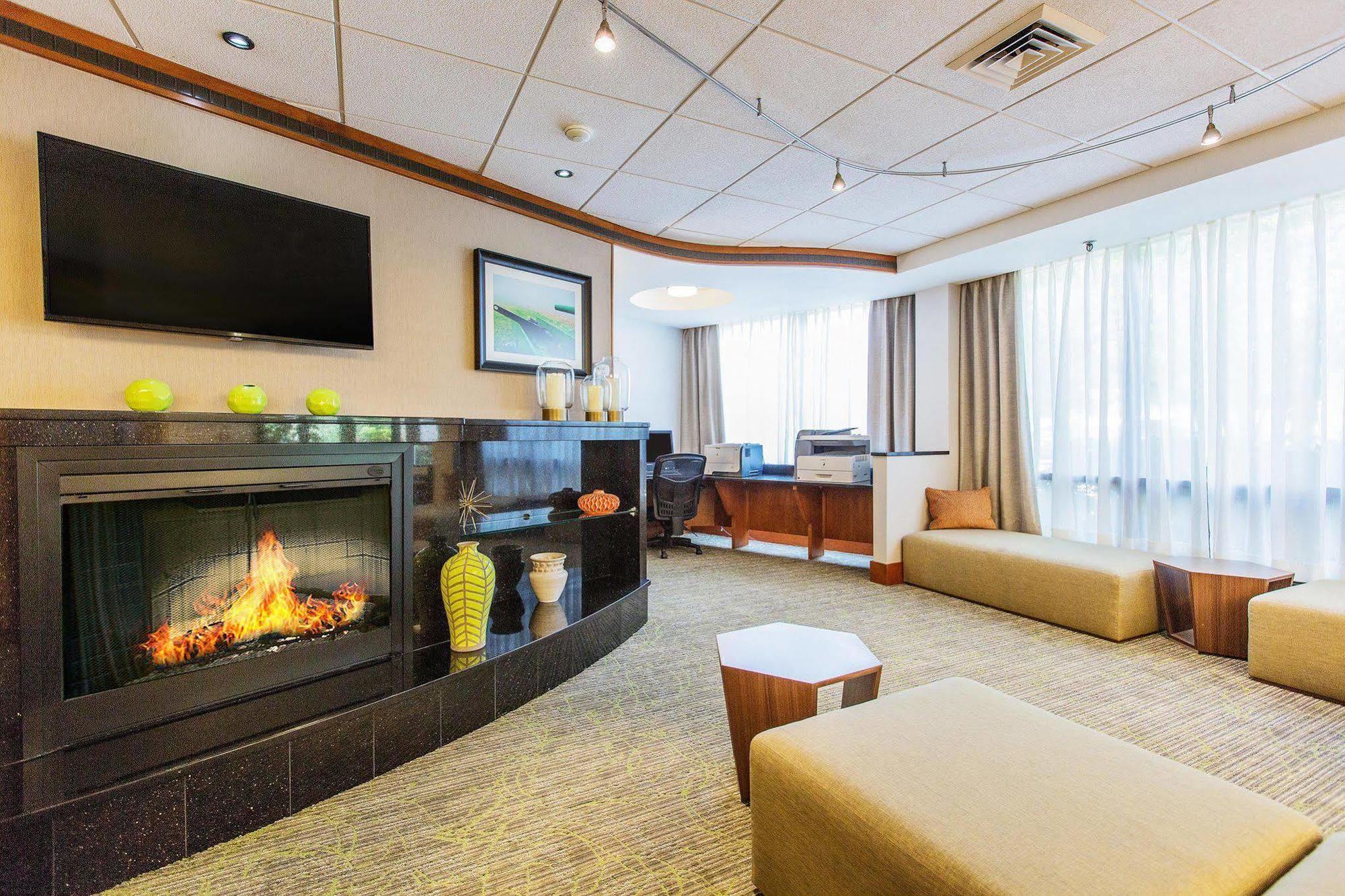 Hampton Inn Lancaster Fertility Екстериор снимка